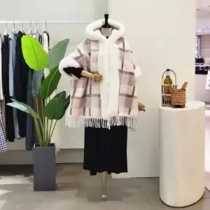 [하프클럽/포커스]  FW3L7CT04193 퍼 포인트 체크 케이프 코트