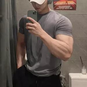 여름 역삼각형 머슬핏 패션 남자 헬스 웨어 반팔티