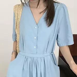 브이넥 원피스 스트링 버튼 플레어 A라인 스트링 (KYR-WFFT91Q)