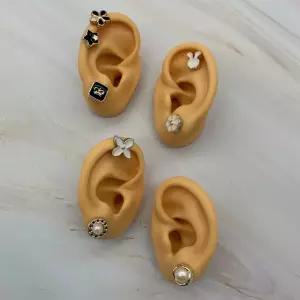 ASMR 촬영 연습용 인체모형 실리콘 귀모형 오른쪽 귀걸이 피어싱 진열 소품 전시