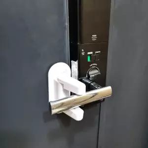 [이지커머스]이든앤저스티스 방문손잡이 이중 잠금장치 문고리 이중잠금 문안전고리 안전문