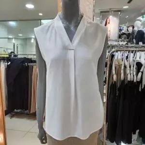 [하프클럽/리안뉴욕]리안뉴욕 DP01 브이넥민소매블라우스 RSYWBL030