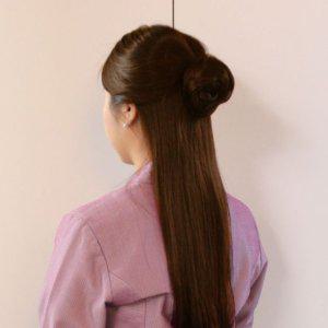 올림머리 밝은갈색 머리끈 가발 똥머리