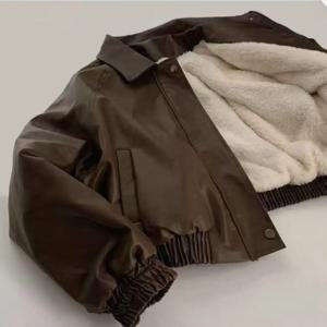 한국 스타일 플리스 안감 PU 가죽 자켓 여성용 루즈핏 두꺼운 숏 코트 가을 겨울 신상 따뜻한 클린핏 자켓