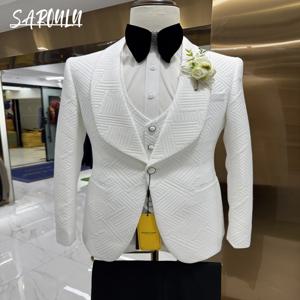 패턴이 있는 우아한 화이트 남성 정장 재킷 조끼 바지 세련된 3피스 숄 라펠 신랑 의상 모던 글램 턱시도 시크 세트