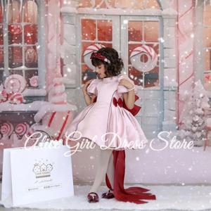 사용자 정의 2025 빨간 활과 결혼식을위한 새로운 핑크 꽃의 소녀 드레스 사랑스러운 아기 소녀 생일 드레스 첫 성찬식 가운