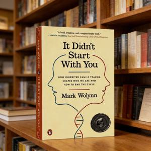 마크 월린의 '당신이 아닌 시작은' 가족 트라우마가 어떻게 우리를 형성하는지와 순환을 끝내는 방법에 관한 페이퍼백 책