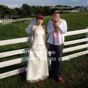 스프레이 간단한 스파게티 스트랩 새틴 웨딩 드레스 Photoshoot 긴 활 신부 가운 한국 정원 웨딩 가운 코르셋 사용자 정의