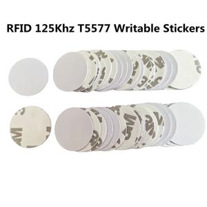 Rfid 스마트 칩 T5577 쓰기 가능한 코인 카드 스티커 ID 125khz 5200 근접 복사 액세스 25mm 복제 가능한 라벨 토큰 재기록 가능한 키