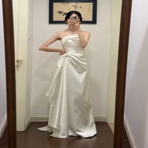 우아하고 심플한 새틴 웨딩드레스, 트레인이 있는 웨딩 리셉션 입장식용 롱 이브닝 가운