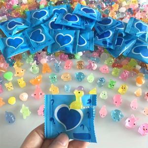 10/30/60PCS 미니 서프라이즈 블라인드 백 빛나는 동물 인형 화분 인형 집 요정 DIY 정원 장식을위한 미니어처 미스터리 가방