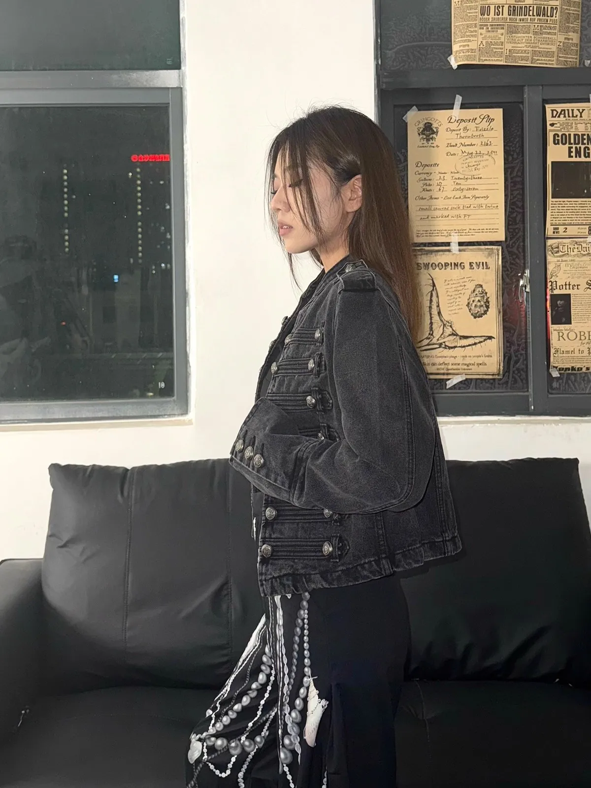 펑크 스타일 짧은 오토바이 재킷 여성 데님 스탠드 칼라 버튼 장식 다목적 패션 디자인 봄 가을 겉옷