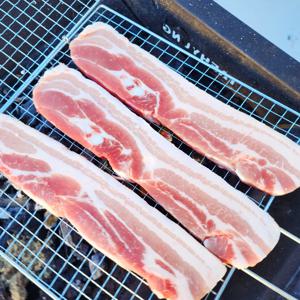잡내없이 깔끔한 암돼지 1.3cm 수입 냉동 삼겹살 구이용 500g x 1팩