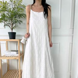 [하프클럽] 로그 패턴 펀칭 끈나시 뷔스티에 민소매 롱 원피스 여름 휴가 여행 바캉스 리조트