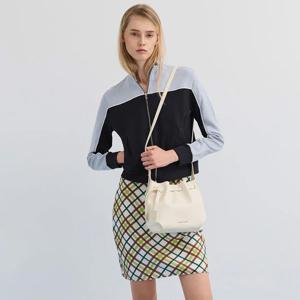 클레멘타인 메탈릭 악센트 드로스트링 버킷백_2colors CK2-10271627