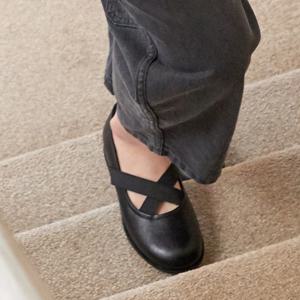 [정상가 165,000원] 여성 소가죽 스트랩 메리제인 플랫슈즈 - 3FS4053/4054