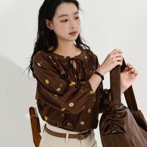 플라워자수7부블라우스 (정상가 77800원)