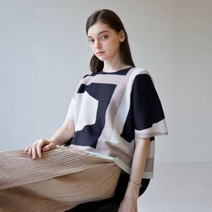 [최초가 158000원] 기하학 프린트 플리츠 반팔 블라우스 블랙_YK05WRPBL04