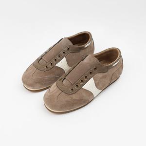 [신난다슈] 여성 스니커즈 운동화 3cm 여자 플랫 단화 슬립온 기모 스웨이드 MRO257237 그레이