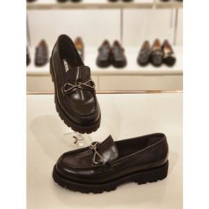 금강 랜드로바 여성 세미캐쥬얼 등장식 로퍼 블랙 LANSLC3846WK1