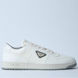 26 SS 프라다 트라이앵글 로고 플래크 패치 레더 로우탑 스니커즈 화이트 2EE364 3LQK F0304