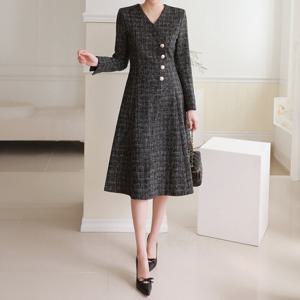 [모리스커밍홈] [55-66]트위드 브이넥 사선 골드단추 원피스_M2512OP104D