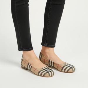 버버리 여성 빈티지 체크 아카이브 베이지 플랫슈즈 8046476