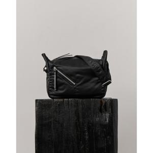 [헤지스]HJBA5F901BK_남성 블랙 단색 나일론 크로스백