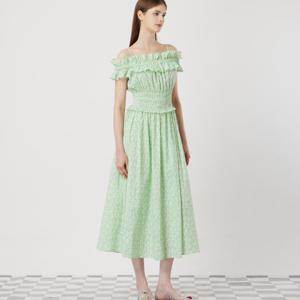 [씨씨콜렉트] 오프숄더 스모킹 밴딩 원피스1