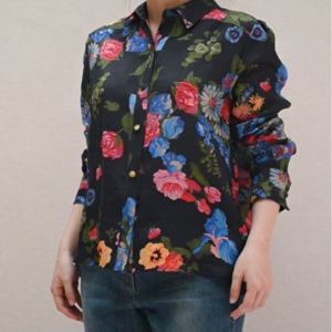 [비꼴리끄(여성)]린넨 프린트 뒷트임 블라우스 B232WB3130