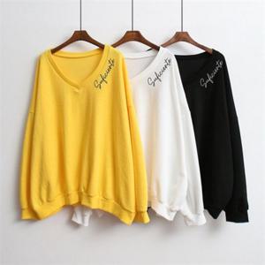 타투브이넥자수맨투맨 패션의류 데일리 IL 오버핏 의류 B185L410 여자옷 빅사이즈