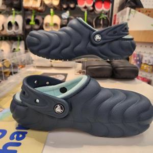 크록스(홈플러스몰 성서점) HC04 클랙식 라인드오버퍼프 클로그 210059-48I