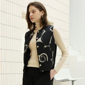 [요이츠] 꽃프린트 누비 플리츠 베스트_YI10WQPVT03