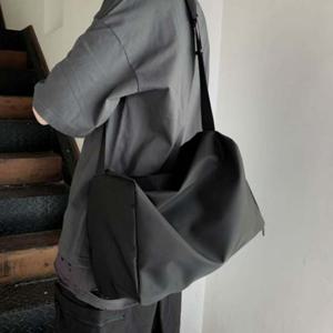 넉넉한 수납공간 남녀공용 생활방수 메신저 크로스백