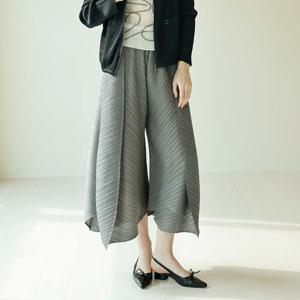 [요이츠] 사선 커브 볼륨 플리츠 밴딩 팬츠 그레이_YK03WRPSL02
