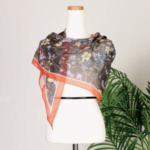 [샵앤]여성 플라워 간절기 포인트 마름모 스카프 DRN-WSC-0576-