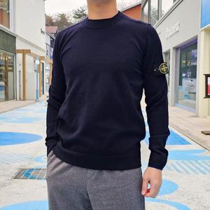 스톤아일랜드 와펜 패치 남성 울 니트 네이비 7915526A1 V0020