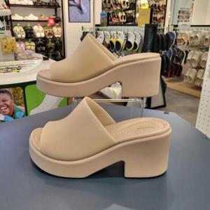 CROCS HC14 크록스 브루클린 프로스티드 슬라이드 힐 210981-214