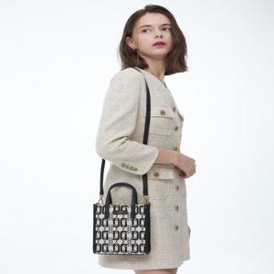 닥스 액세서리 여성 [스테디셀러]블랙 DD로고 자카드 미니토트백  (WCWA4F333BK)