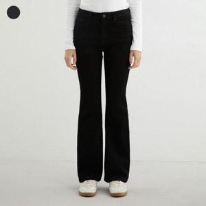 갤러리아_게스 여성 이중지 블랙 플레어붓컷 청바지 YP4D9197