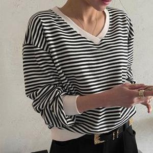 켄비코 브이넥단가라맨투맨