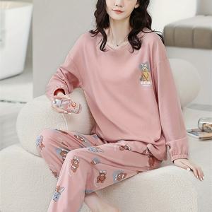 TEMU 투피스 만화 곰돌이 프린트 잠옷 세트 - 드로스트링 커프스 - 핑크색 긴팔 라운드넥 상의와 귀여운 곰돌이 패턴 바지로 구성된 신상 여성 잠옷, 편안하고 캐주얼한 홈웨어 - 가을, 겨울에 적합