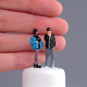 TEMU 2개 세트 1/64 스케일 커플 미니어처 장면 모델, 탁상용 장식품 -소녀와 남성들-여행-커플-따뜻함-미니어처 피규어, ABS 수지 구조, DIY 조경, 창의적인 장면, 미니어처 장면 조합, 매크로 사진 촬영에 적합