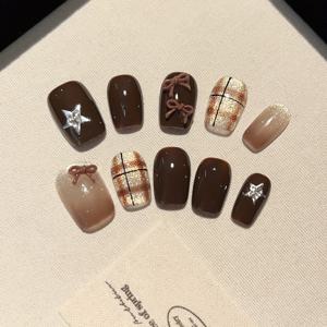 TEMU 10개 세트 정교한 핸드메이드 착용형 네일, 심플하고 귀여운 스타일, 입체 리본 패턴, 오각별, 탈부착 가능한 프레스온 네일 패드, 여성 일상 착용, 프로미, 대학생 스타일, 쇼핑에 적합. 무료 네일 액세서리 포함: 스퀘어 네일, 젤리 글루 2개, 마찰 스트립 [가을과 겨울을 위한 필수 착용형 네일]