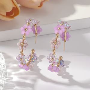 TEMU 바캉스 스타일의 핸드메이드 비즈 플로럴 후프 귀걸이 한 쌍. 트렌디한 기하학적 디자인으로 여성들의 및 휴가룩에 완벽합니다.