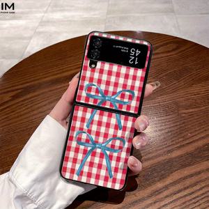 TEMU 휴대폰 케이스 - 레드 앤 화이트 체크 무늬 배경과 블루 리본이 있는 세련된 폰 케이스. 갤럭시 Z 플립 4, Z 플립 5, Z 플립 6, W22, W23, 폴드 4, 폴드 5, 폴드 6 등 삼성 폴더블 시리즈에 적합합니다.