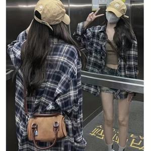 TEMU 가을용 체크 무늬 긴팔 셔츠, 스타일리시한 루즈핏 카디건. 누구나 착용하기에 적합하며, 일상복과 트렌디한 스타일을 융합하여 빈티지와 모던한 미학을 결합합니다.