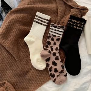 TEMU 6pcs/3켤레 프린트 크루넥 양말, 여성 패션 미드컬프 양말, 데일리 아웃도어 캐주얼 착용, 트렌디한 프린트 스포츠 크루넥 양말, 하이컷 가을 겨울 스타킹, 세탁기 사용 가능, 여성용 양말