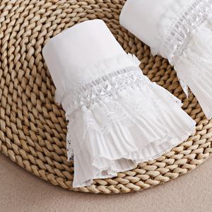 TEMU 공주풍을 위한 네일 아트 촬영 소품, 순수한 레이스, 플리츠 디테일, 더블 브레스트 버튼이 특징인 코트 스타일 러플 레이스 커프가 특징입니다.