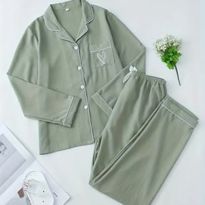 TEMU 외출복으로도 입기 좋은 긴팔 긴바지 파자마 세트. 버블 주름 디자인이 특징이며, 녹색 마치 하트 프린트가 돋보입니다.